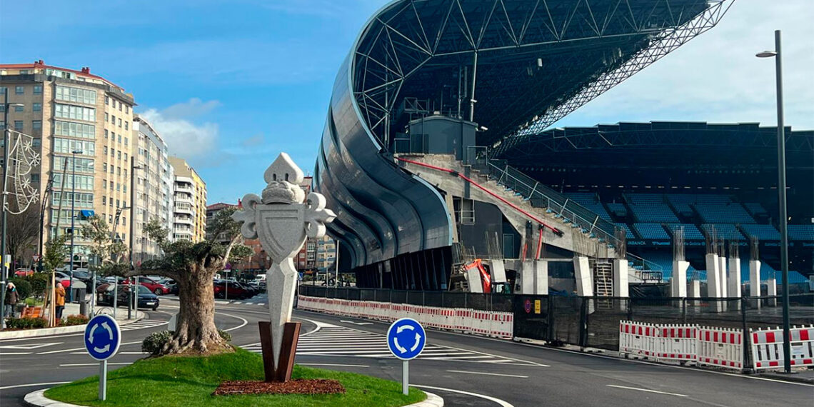Vigo estrena un nuevo lugar simbólico en Balaídos, un gran escudo del Celta y una Oliveira centenaria
