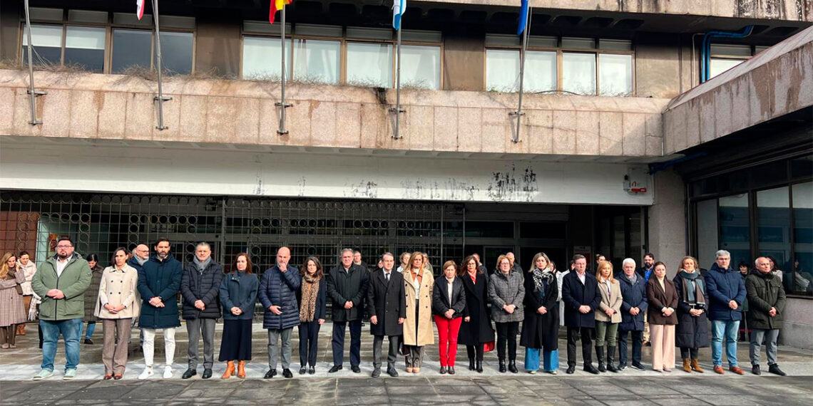 Galicia se suma al pesar por las víctimas del accidente de tren de Adamuz con Angrois en el recuerdo