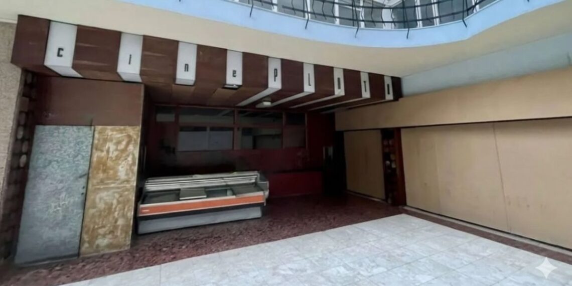 El histórico Cine Plata de Vigo se prepara para su nueva vida tras ser vendido