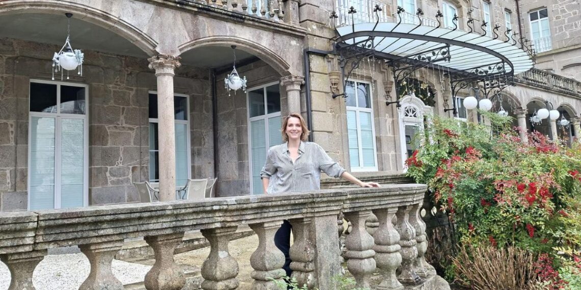 De rodar en Vigo una de las series más esperadas del año a uno de los balnearios históricos de Galicia