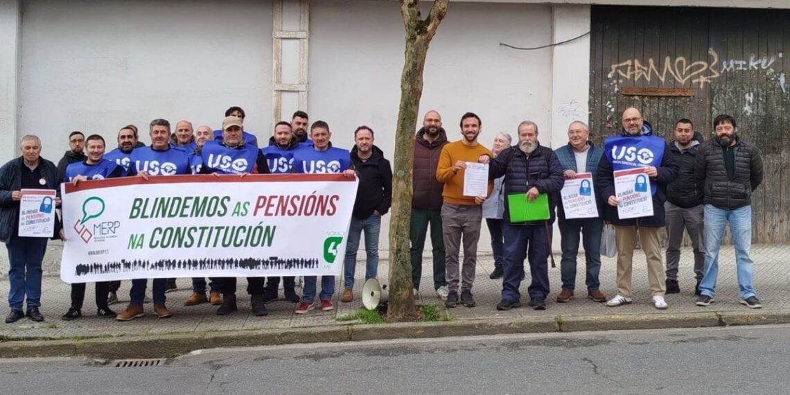 Entregan 30.000 firmas a la Valedora para reclamar que se blinden las pensiones en la Constitución