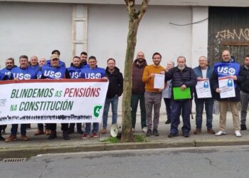 Entregan 30.000 firmas a la Valedora para reclamar que se blinden las pensiones en la Constitución