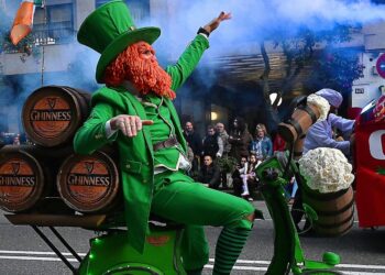 Galería | Estas son las mejores imágenes que deja el desfile de Entroido por las calles de Vigo