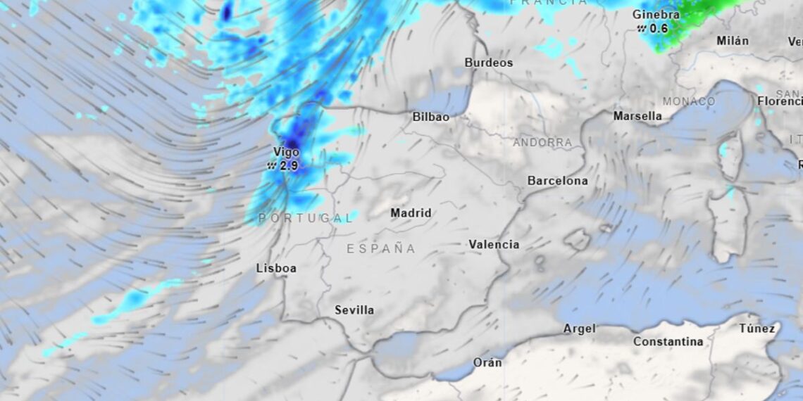 Activada la triple alerta meteorológica en Galicia por fuerte viento, nieve y oleaje