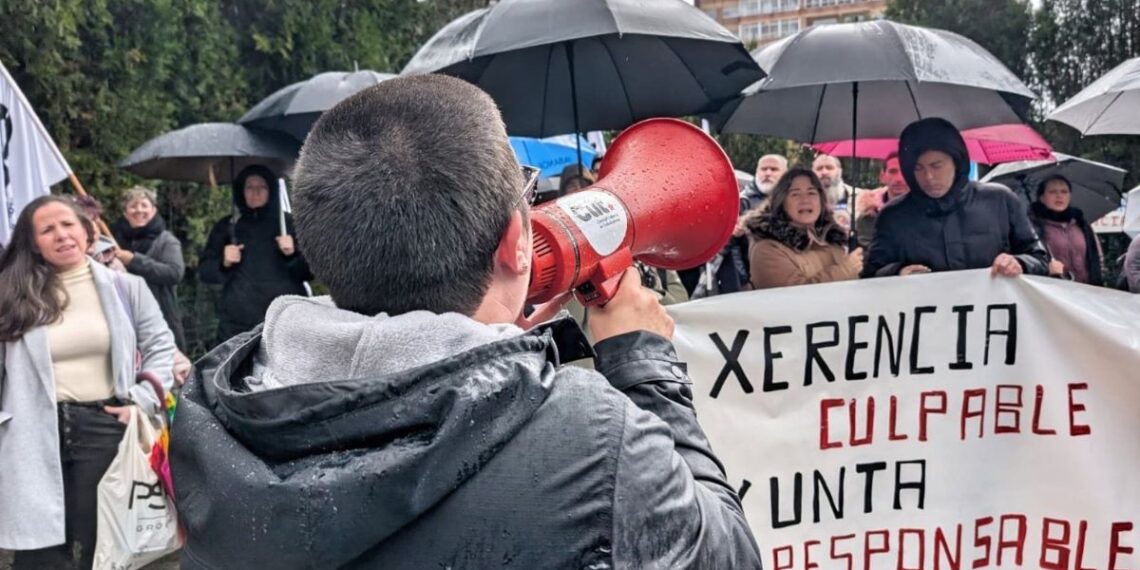 Protesta en Vigo tras la sanción a la empleada de una escuela que avisó de una mala praxis a una madre