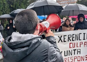 Protesta en Vigo tras la sanción a la empleada de una escuela que avisó de una mala praxis a una madre
