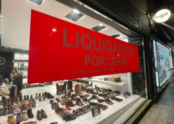 Una mítica tienda del centro de Vigo se despide con descuentos tras treinta años abierta