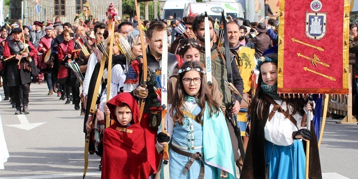 Baiona impulsará los linajes históricos de los vecinos en la Arribada con estandartes familiares
