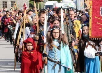 Baiona impulsará los linajes históricos de los vecinos en la Arribada con estandartes familiares