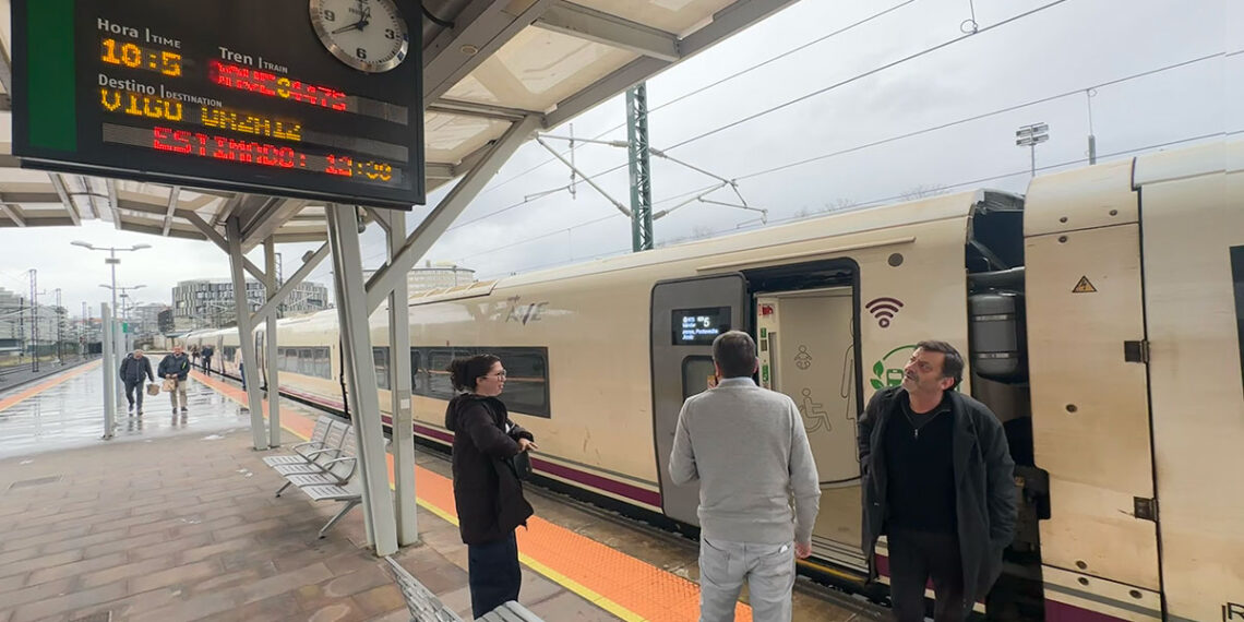 Rueda desvela que Renfe plantea recuperar los trenes en Vigo "posiblemente este fin de semana"