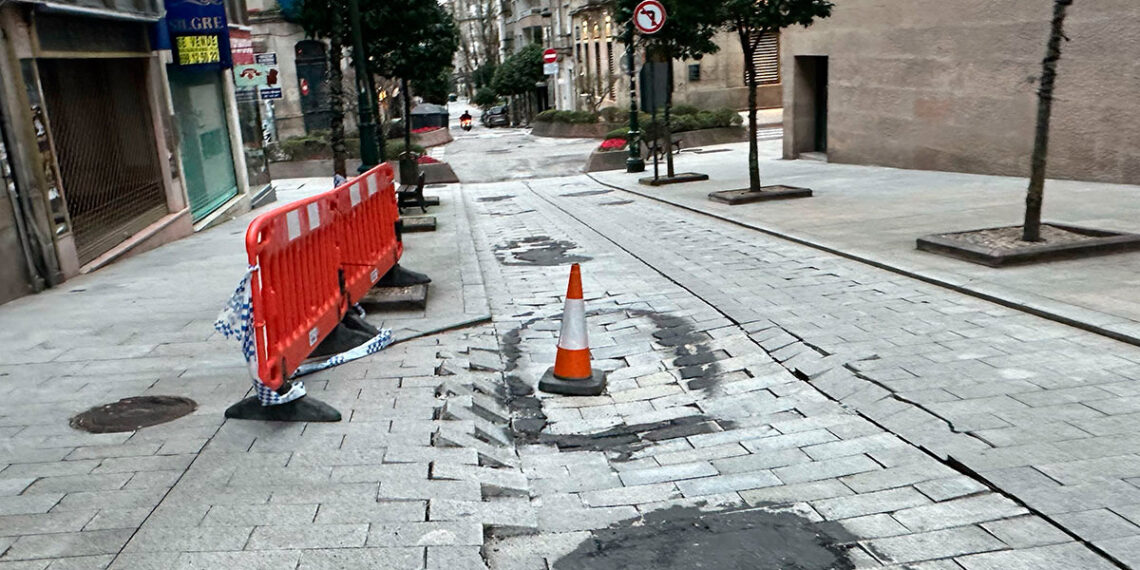 Baches o árboles caídos en Vigo, exigen un plan para revisar los daños causados por los temporales