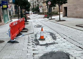 Baches o árboles caídos en Vigo, exigen un plan para revisar los daños causados por los temporales