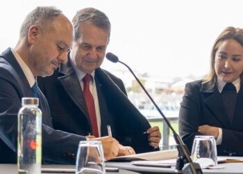 El PP afea a Caballero firmar ante la prensa un acuerdo con Zona Franca y negárselo a la Diputación