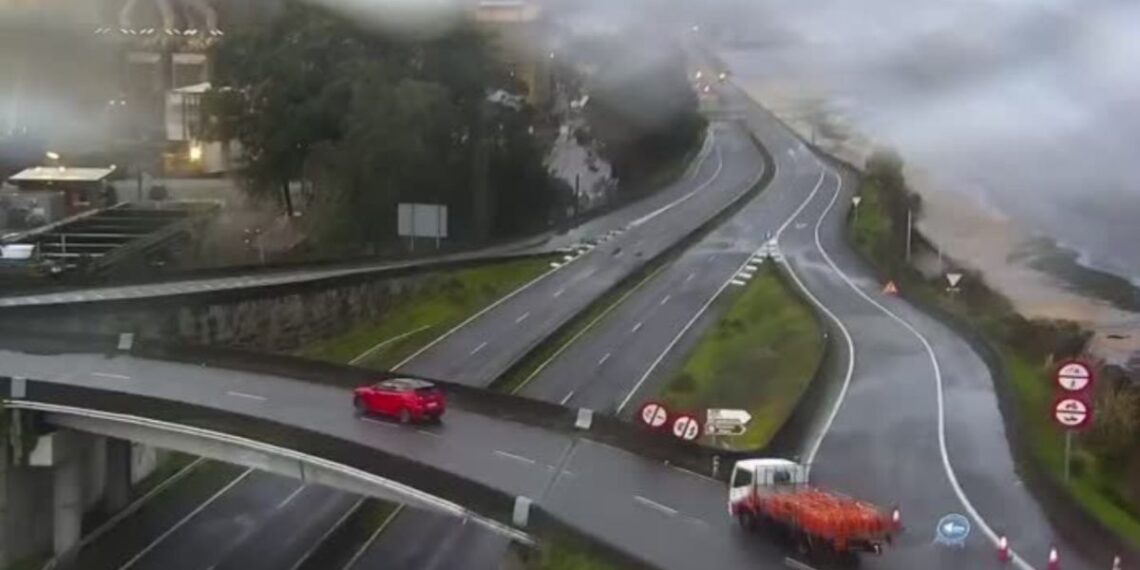 El temporal afecta a las carreteras de la provincia de Pontevedra con cortes de tráfico