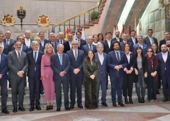 El Eixo Atlántico pide a Rueda "trabajar más" por el tren de cercanías en Galicia, sin "electoralismo"