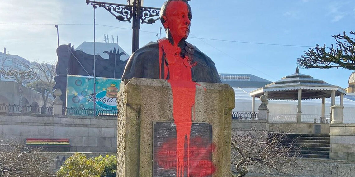 El PP denuncia ante la Guardia Civil el ataque al busto de Fraga en Vilalba