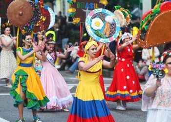 Vigo desvela los ganadores de su desfile de comparsas para culminar un Entroido especial