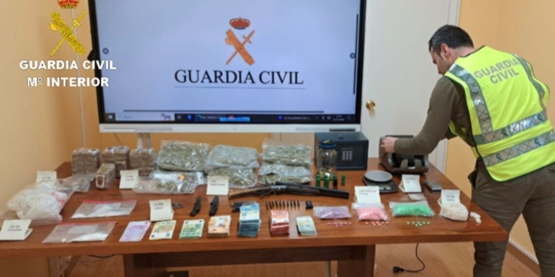 Encuentran varios kilos de droga, armas de fuego y casi 20.000€ en un trastero de Salvaterra