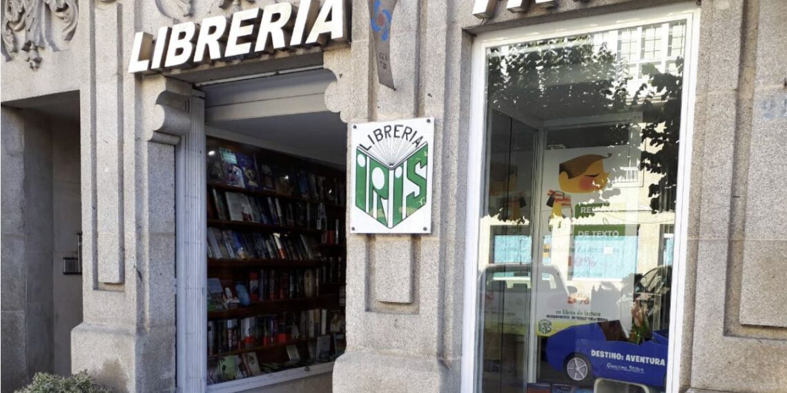 Adiós a un templo de la lectura, una mítica librería de Tui pone punto y final a una aventura de 40 años