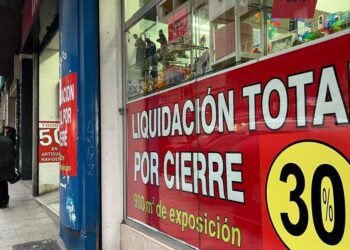 Liquidación total en una tienda de Vigo con 900 metros cuadrados de productos variados