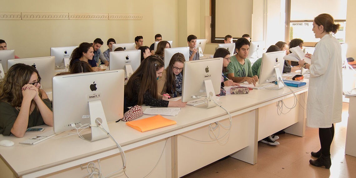 Investigadores de la UVigo lanzan una IA para entrenar la empatía de los médicos