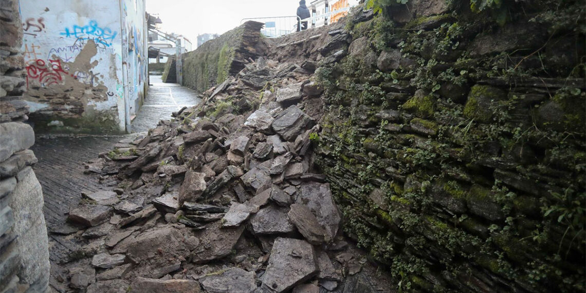 Se derrumba una parte de la muralla interior de Lugo tras las fuertes lluvias