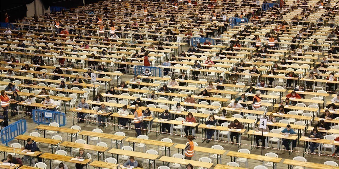 La Xunta anuncia 476 plazas para maestros, 852 para secundaria y 60 para FP en oposiciones