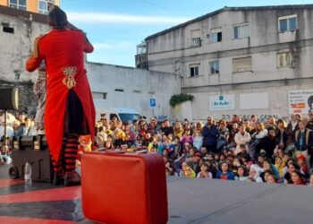 Teis mantiene su Entroido con chocolatada, animación y sorteos para todo Vigo
