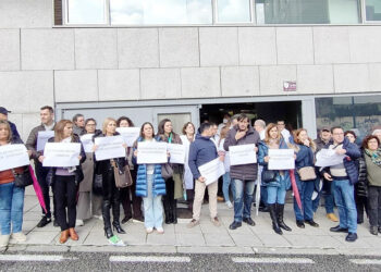 Personal de Primaria se concentra en Vigo para denunciar la "situación crítica" de la sanidad