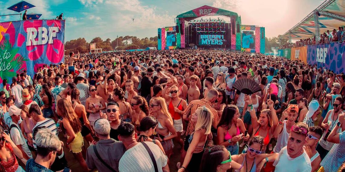 El paraíso del perreo está en las Rías Baixas, el Reggaeton Beach Festival regresa a Nigrán