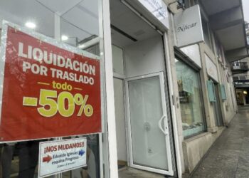 Liquidación en una tienda del centro de Vigo antes de trasladarse a un local con historia