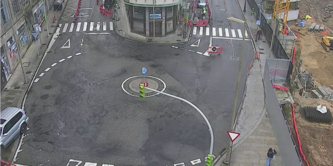 Las restricciones en una céntrica calle de Vigo complican la circulación en la ciudad