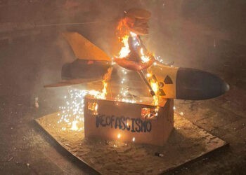 Redondela planta fuego a Donald Trump y a su "ego, odio y supremacismo"