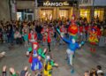 El mundo del circo cobra vida en pleno corazón de Vigo con el espectacular pasacalles de Troula