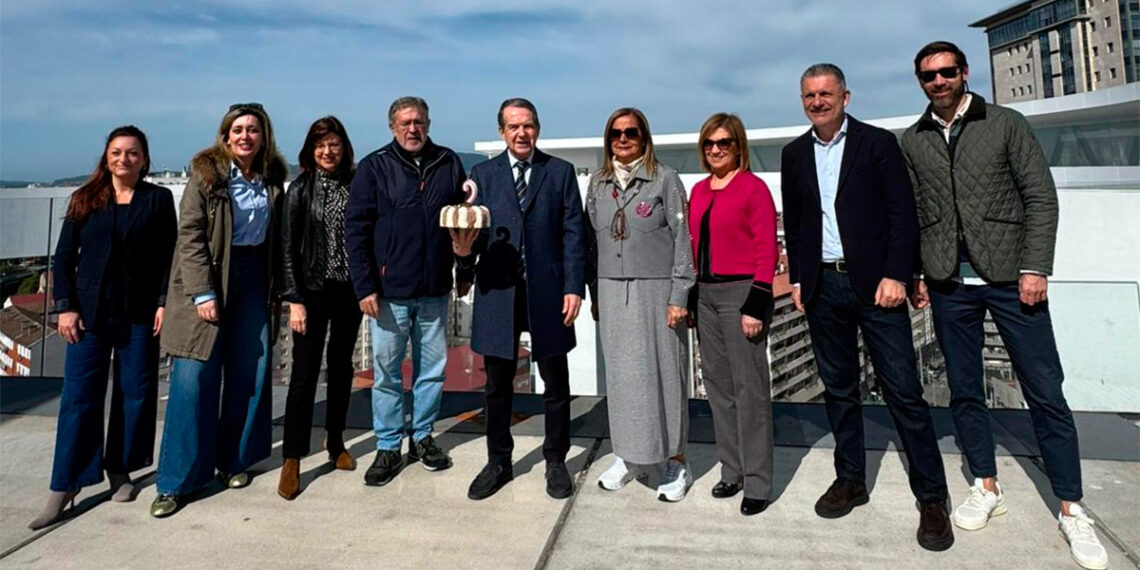 Fiesta y tarta de cumpleaños en la plaza de Vialia Vigo por el Halo, "ha hecho 1,8 millones de viajes"