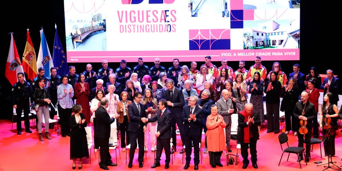 Caballero nombra Vigués Distinguido a la empresa fundada por el expresidente del Celta, Horacio Gómez