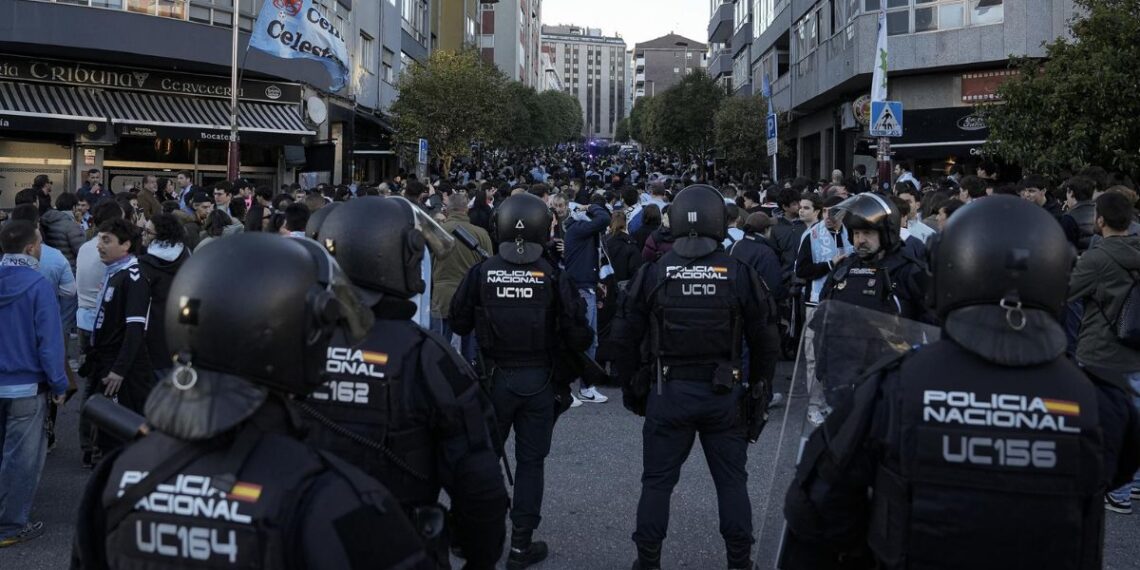 La Policía Nacional detiene a un ultra del Celta por la pelea con aficionados del Lyon en Vigo