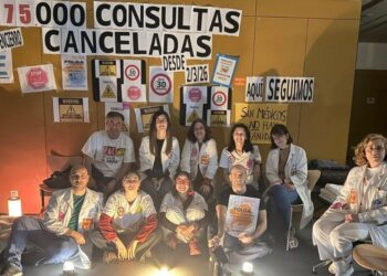 El encierro de médicos en el Olimpia Valencia de Vigo se alargará al menos hasta el lunes
