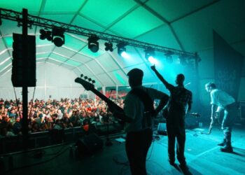 La playa de Cesantes volverá a ser escenario de un festival top junto a la Ría de Vigo