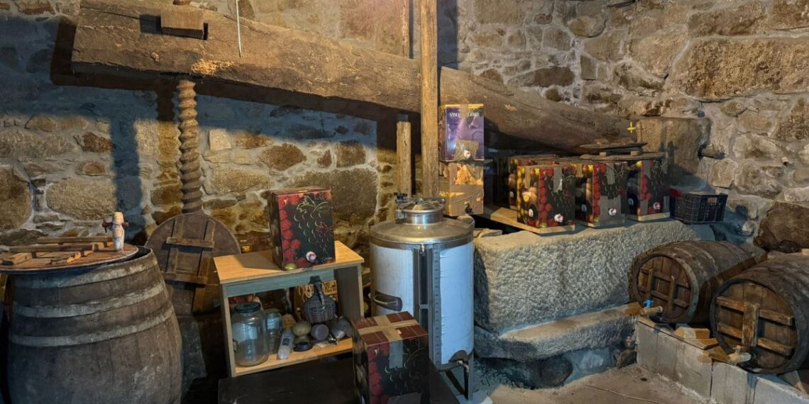 Nace un nuevo furancho en el área de Vigo, vino familiar, comida casera y la ilusión de todo un pueblo