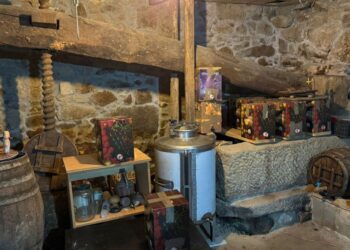 Nace un nuevo furancho en el área de Vigo, vino familiar, comida casera y la ilusión de todo un pueblo