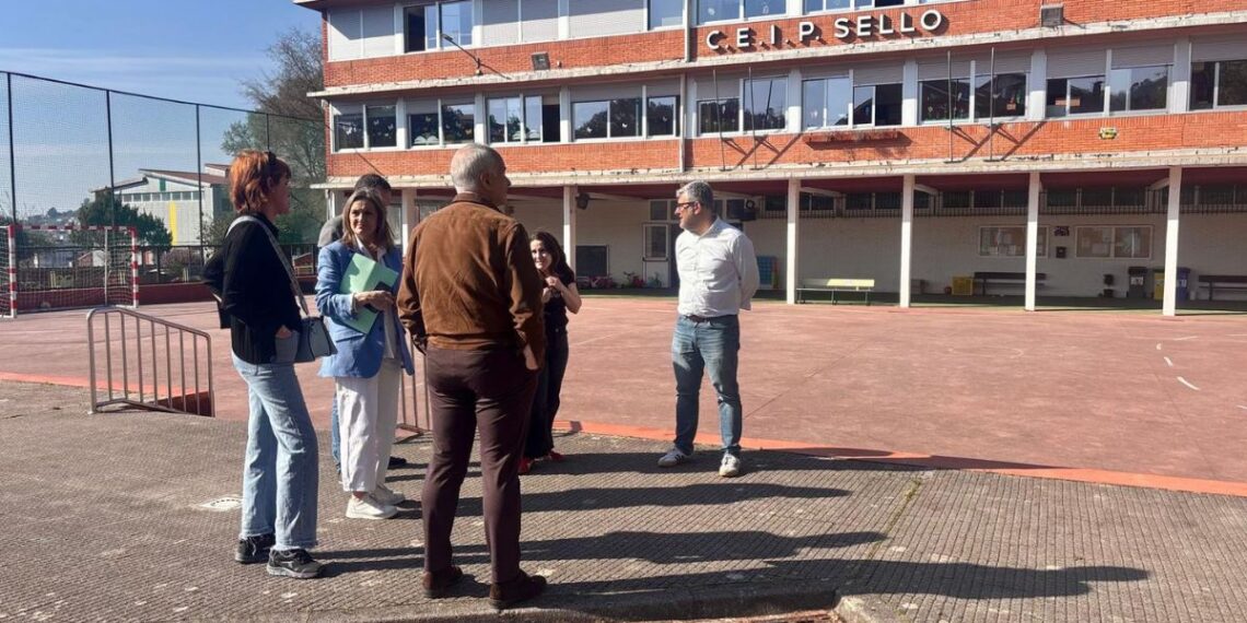 Luisa Sánchez alerta del peligro por caída de cascotes y exige a Caballero demoler el inmueble en riesgo