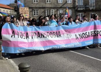 Cientos de personas protestan en Santiago contra agresiones y políticas tránsfobas: "No es una ideología"