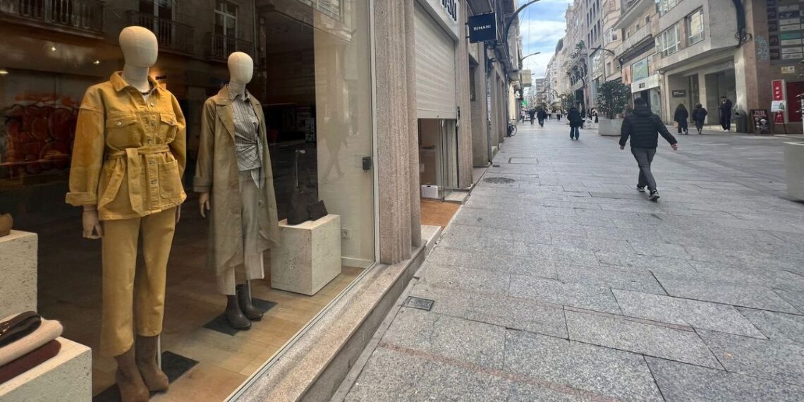 La 'milla de oro' de Vigo suma una nueva tienda con "prendas para no plancha"