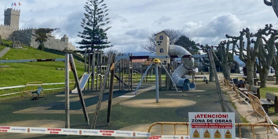 Tirolina, carrusel, torres de juego y balancines, Baiona renueva su icónico Parque da Palma