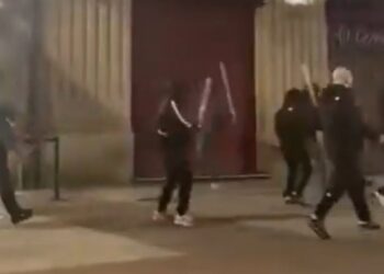 Aficionados de Celta y Lyon protagonizan una pelea multitudinaria a palos en pleno centro de Vigo