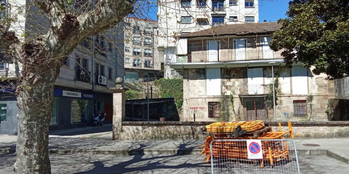 Arrancan las obras para transformar "una zona de paso" en Redondela en una moderna plaza