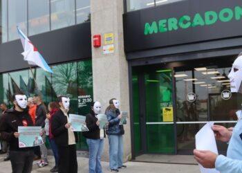 Protesta en el nuevo Mercadona de Vigo para denunciar "represión, persecución y acoso"