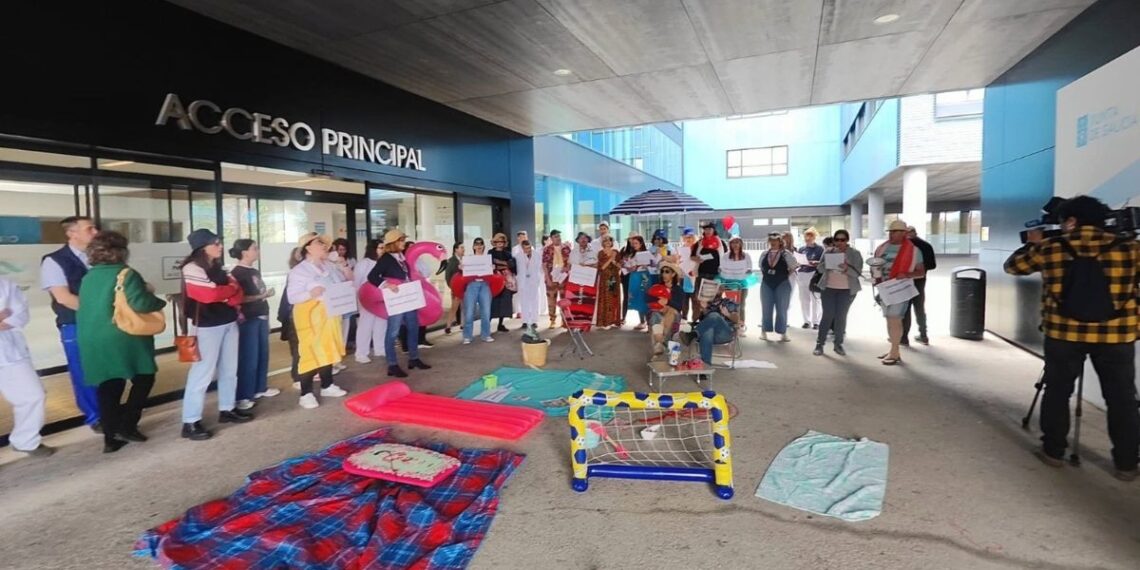 Protesta del personal del área sanitaria de Vigo por la "imposición" de un plan de vacaciones "restrictivo"