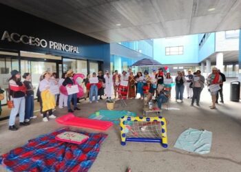 Protesta del personal del área sanitaria de Vigo por la "imposición" de un plan de vacaciones "restrictivo"
